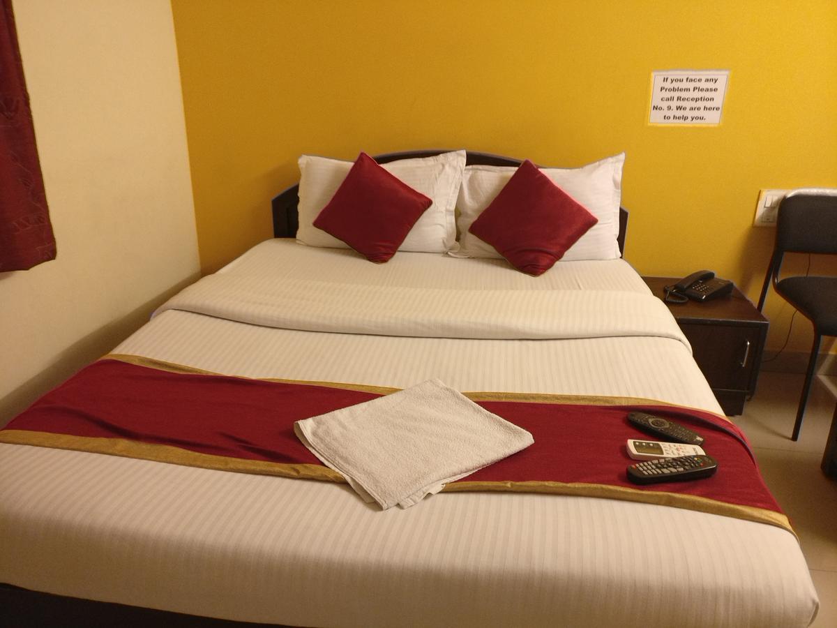 Hotel Skyland Бангалор Екстериор снимка